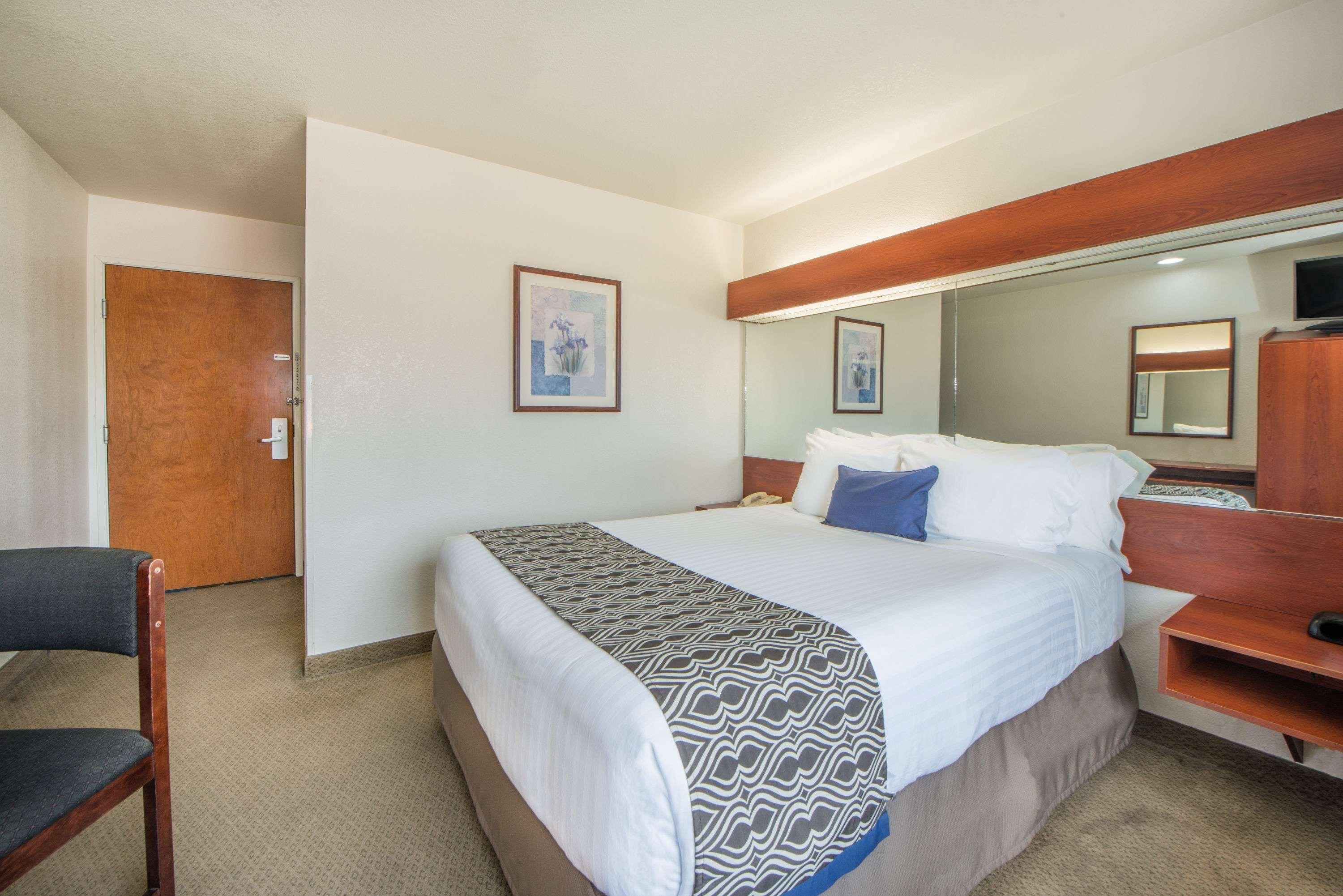 Microtel Inn And Suites By Wyndham Miami Ok Экстерьер фото