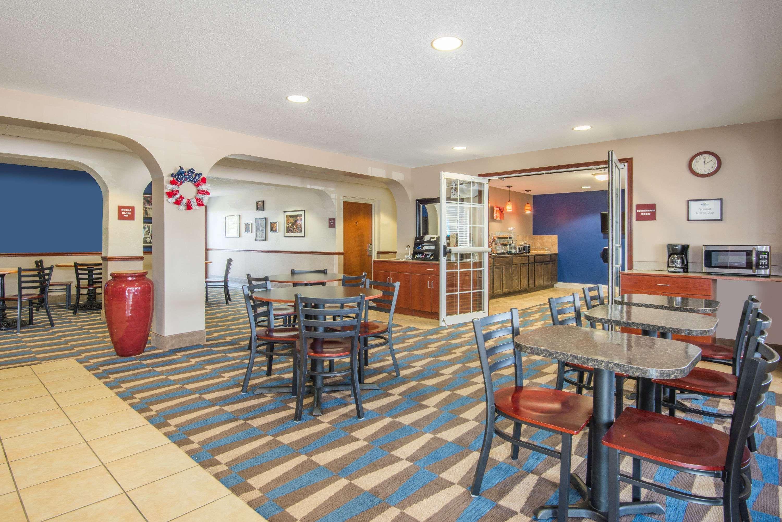 Microtel Inn And Suites By Wyndham Miami Ok Экстерьер фото