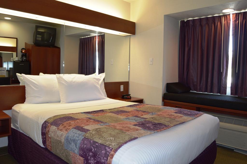 Microtel Inn And Suites By Wyndham Miami Ok Номер фото