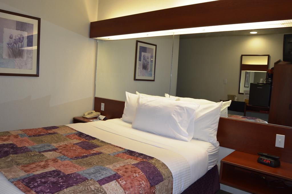 Microtel Inn And Suites By Wyndham Miami Ok Номер фото